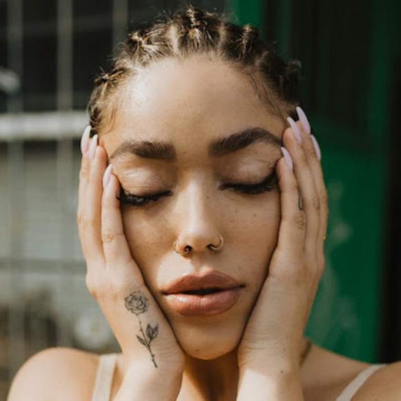 Meet your Posher, Chanel - Picture 1 of 1